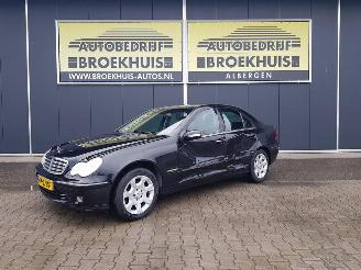 uszkodzony samochody osobowe Mercedes C-klasse 180 K. Elegance 2006/2