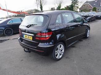 krockskadad bil auto Mercedes B-klasse 200 CDi 2006/8