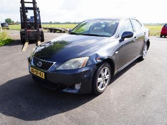 Lexus IS 220 d picture 3