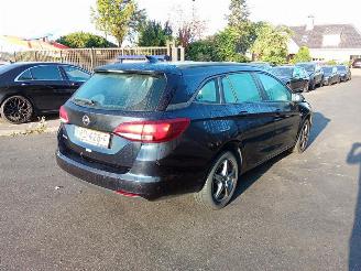 Schadeauto Opel Astra SPORTS TOURER 1.0 Turbo 2017/10