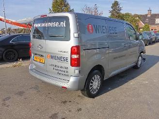 krockskadad bil bedrijf Toyota Proace 2.0 D-4D 2023/8