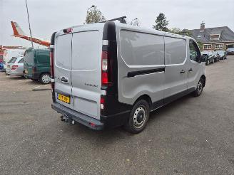 krockskadad bil bedrijf Renault Trafic 1.6 2019/6
