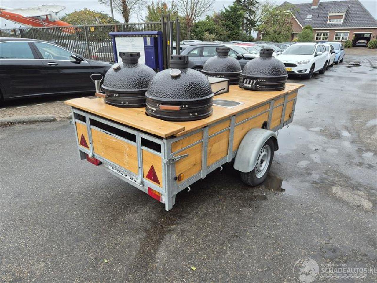 -  BARBECUE AANHANGER
