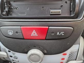 Peugeot 107 1.0 12v picture 6