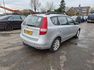 damaged passenger cars Hyundai I-30 Crosswagon 1.6 CVVT 2010/1