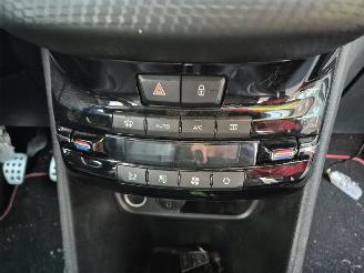 Peugeot 208 1.2  12v picture 8