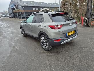 Kia Stonic 1.0i-T-GDi picture 2