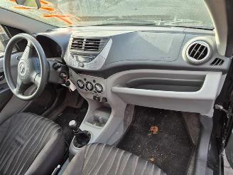 Nissan Pixo 1.0 12v picture 5