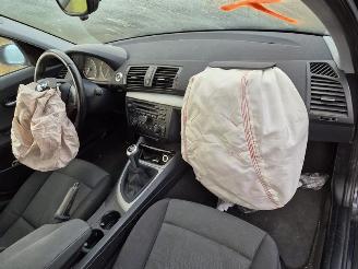 BMW 1-serie 116i picture 5