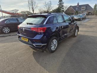 Schadeauto Volkswagen T-Roc 1.5 TSi 2019/6