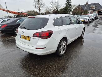 Schadeauto Opel Astra SPORTS TOURER 1.4 Turbo 2011/9