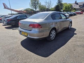 Schadeauto Volkswagen Passat 1.6 TDi 2012/6
