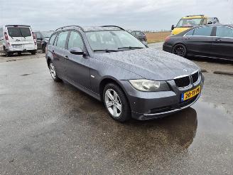 BMW 3-serie 320i Touring picture 4