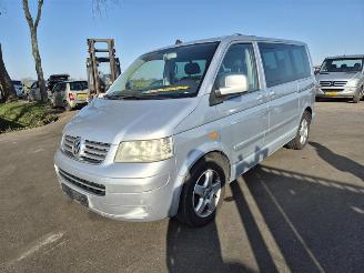 Volkswagen Multivan 2.5 TDi picture 3