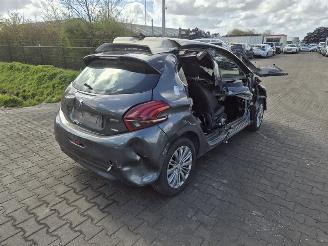 Salvage car Peugeot 208 1.6 HDi 2015/10