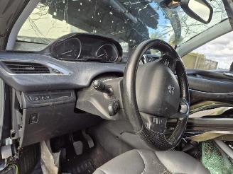 Peugeot 208 1.6 HDi picture 6