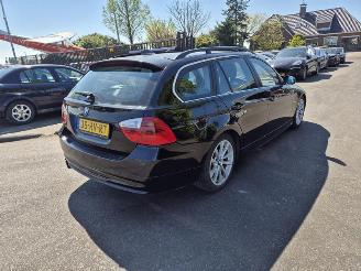 krockskadad bil auto BMW 3-serie Touring 325i 2005/9