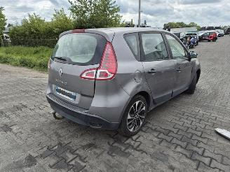 Coche siniestrado Renault Scenic 1.5 DCi 2012/1