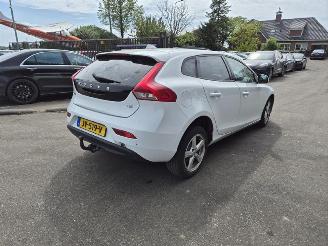 skadebil auto Volvo V-40 2.0 T2 2016/6