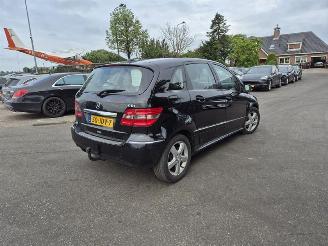 damaged passenger cars Mercedes B-klasse 180 CDi 2009/4