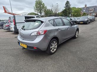 damaged passenger cars Mazda 3 1.6  i 2009/8
