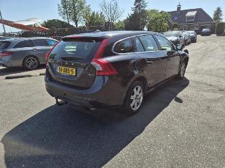 krockskadad bil auto Volvo V-60 T3 2012/5