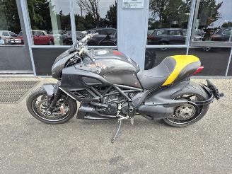 danneggiata motocicli Ducati Diavel CARBON ABS 100 CV 2012/5