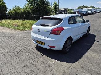 Coche siniestrado Kia Pro cee d 1.4 2010/2