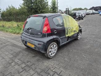 Coche siniestrado Peugeot 107 1.0 2010/3