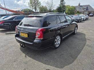uszkodzony samochody osobowe Toyota Avensis Wagon 2.0 16v 2006/9