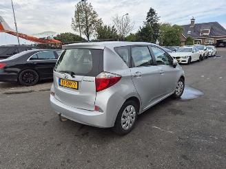 krockskadad bil auto Toyota Verso S 1.33 2011/11