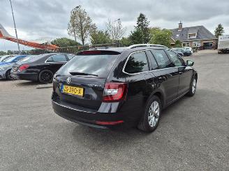 Vaurioauto  passenger cars Skoda Octavia Combi 1.6 TDi 2019/7