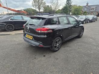 Vaurioauto  passenger cars Renault Clio GrandTour 1.2 16v 2013/10