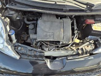 Peugeot 107 1.0 12v picture 6