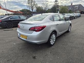 skadebil auto Opel Astra 1.4 Turbo 2013/6