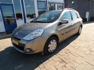 Auto incidentate Renault Clio Estate 1.2-16v Expression 2010/3