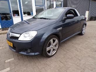 uszkodzony samochody osobowe Opel Tigra Twin Top 1.8-16V Linea Rosso 2006/4
