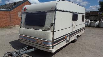 skadebil caravan Burstner  Holiday 390 1990/6