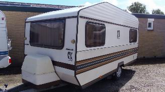 krockskadad bil caravan Knaus  Sudwind 425 1983/1