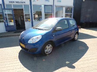 krockskadad bil auto Renault Twingo 1.2 Authentique 2010/8