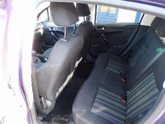 Peugeot 208  picture 10