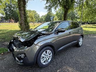 krockskadad bil auto Peugeot 3008 96 kW (131 PK)  1199 cc. 2018/12
