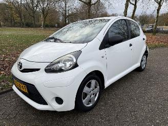 uszkodzony samochody osobowe Toyota Aygo  2013/1