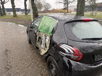 Peugeot 208  picture 14