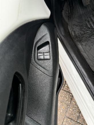 Peugeot 108  picture 15