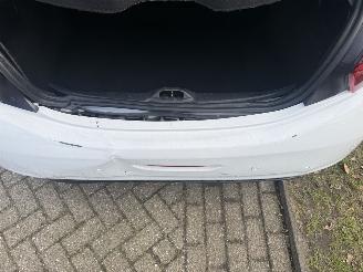 Peugeot 208  picture 11
