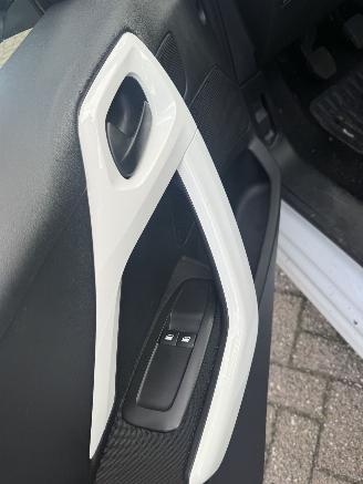 Peugeot 208  picture 14