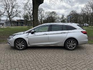 Opel Astra SPORTS TOURER+ picture 2