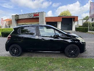 Peugeot 208  picture 6
