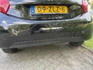 Peugeot 208  picture 9